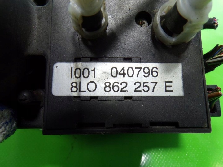 AUDI A4 B5 CENTRAL SAMPLE 8L0862257E 6