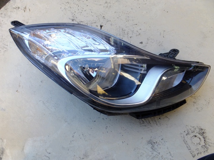 světlo pravý předek hyundai ix20 2014r EUROPA 92102-1KXXX