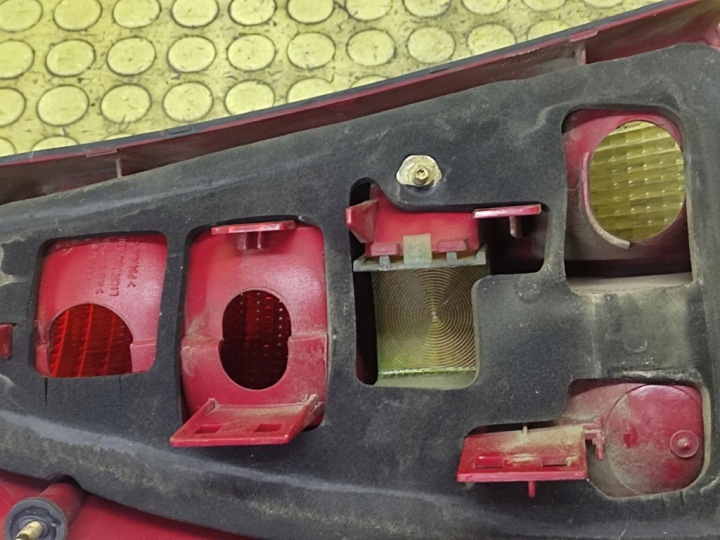 VW BORA COMBI LAMPA RETOUR DROIT 6