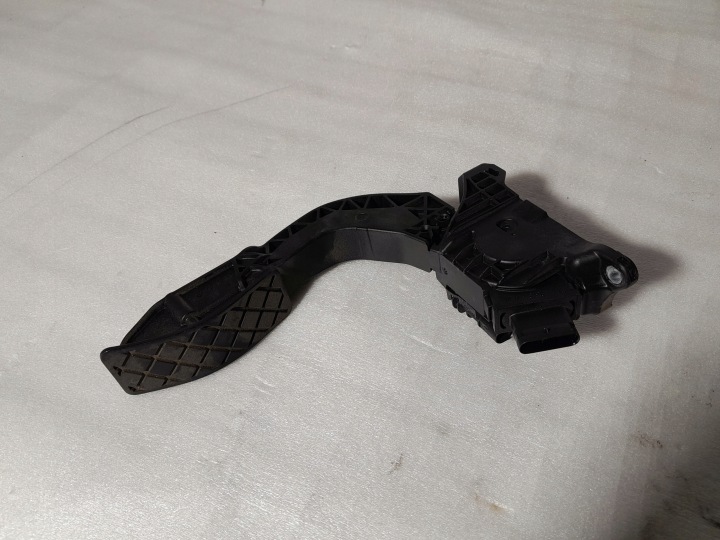 AUDI Q8 4M PEDAL POTECJOMETR Gas 4N1723523