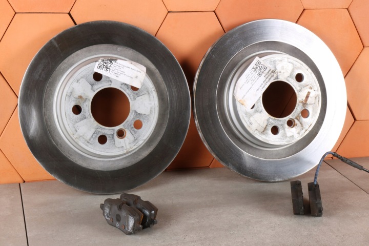 BMW F70 F74 U06 X1 U11 X2 U10 dischi Pastiglie freni posteriore 300x20 6891086