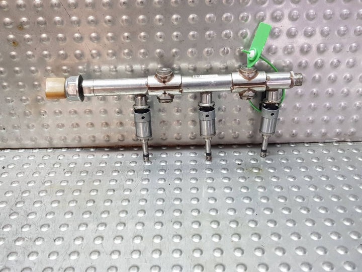 Kraftstoffverteiler Einspritzleiste Einspritzdüse 04C133320F SCALA T-ROC ARONA TAIGO A1 82A 1.0TSI