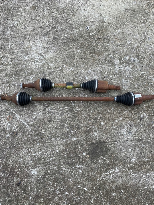 poluosovina desna prednji dio CHRYSLER VOYAGER 2.8CRD