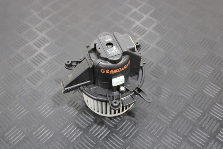 heating fan of the heating 5P1330100 OPEL GRANDLAND X
