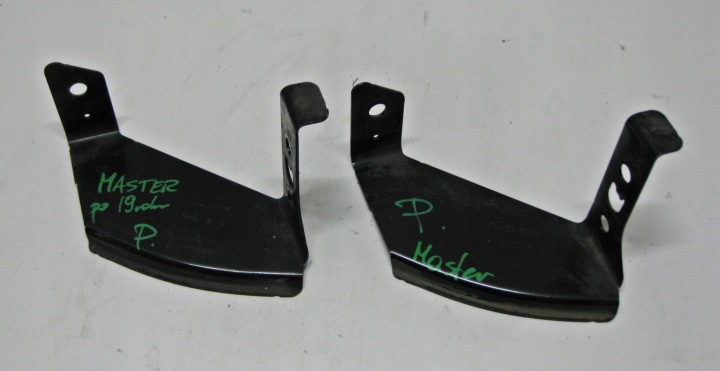 RENAULT MASTER III rechts halter der stoßstange vorne 744623971R