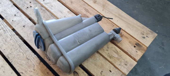 S5 8T A5 LIFT water tank of gas 3.0 TFSI 8K0121405 S4 B8 A4