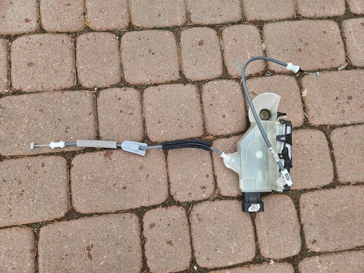lock door front front left EUROPA Opel Corsa F E-Corsa PSA292850