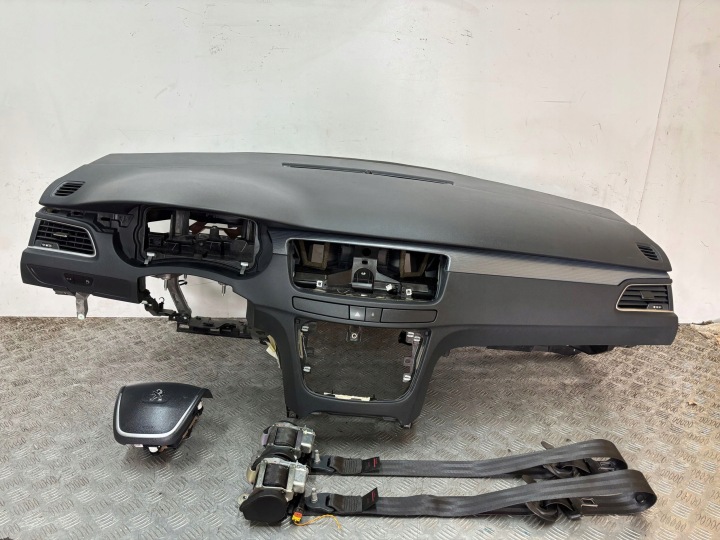 přístrojová deska konzola airbag napínáky PEUGEOT 508 a 10