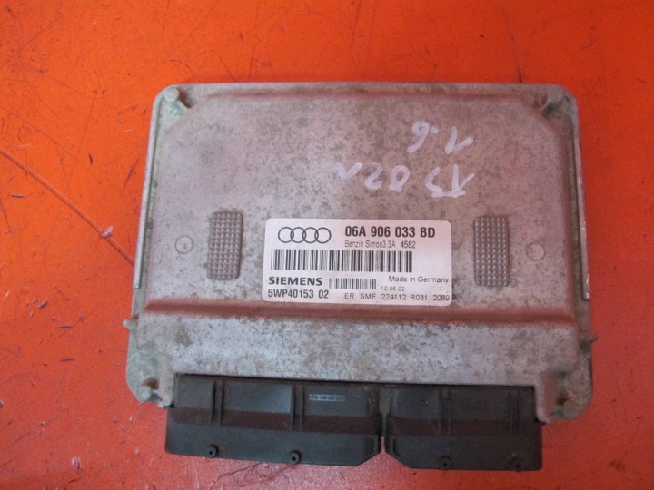 AUDI A3 8L 1.6 8V BFQ SEAT SKODA VW bedienteil computer des motors 06A906033BD