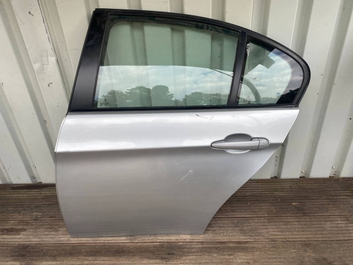 BMW 3 E90 complets portière gauche arrière arrière 354 SREBRNY