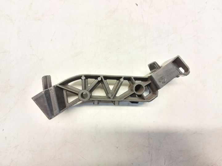 MERCEDES W447 Stütze Halter der Stoßstange vorne W4478850218