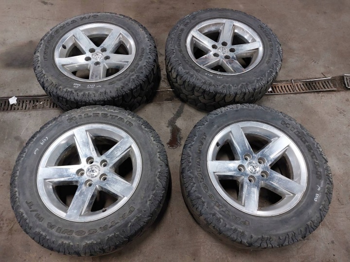 Reifen Räder KOMPLET felgen Reifen 4SZT 5x139,7 9Jx20 FI77,8 275/65R20 DODGE RAM