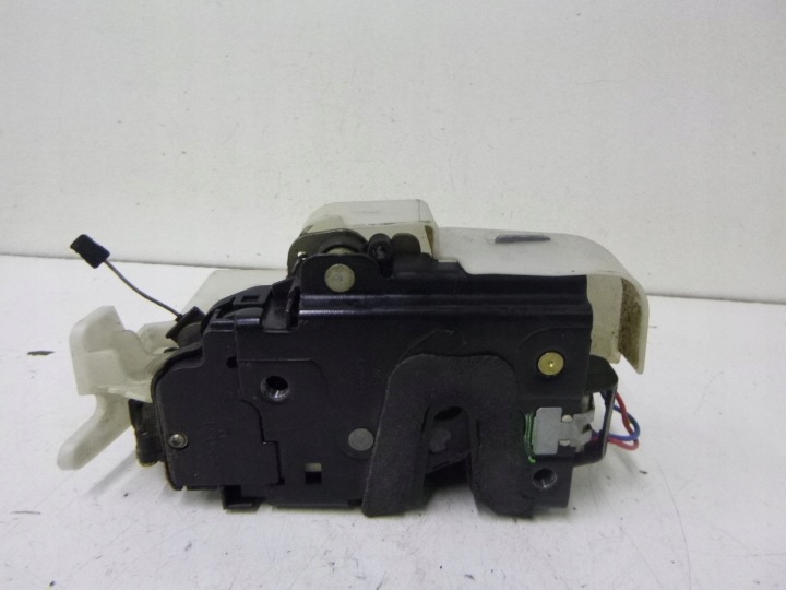 DE LA SERRURE PORTIÈRE AVANT DROITE VOLKSWAGEN POLO 9N 3D 04R.