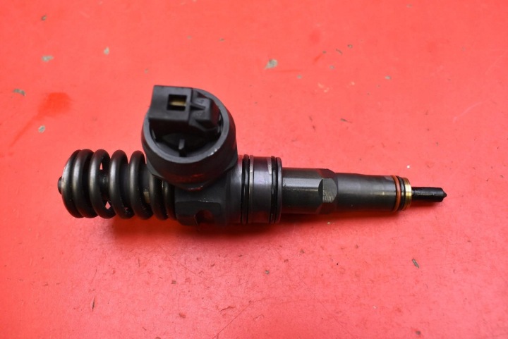nozzle nozzle 0414720215 038130073AG VW TOURAN and 1.9 TDI 105 KM 06-10