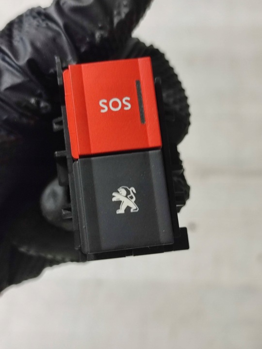 Peugeot 2008 II 2020 button sos