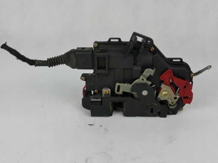 AUDI 80 B4 BERLINE DE LA SERRURE PORTIÈRE DROITE ARRIÈRE