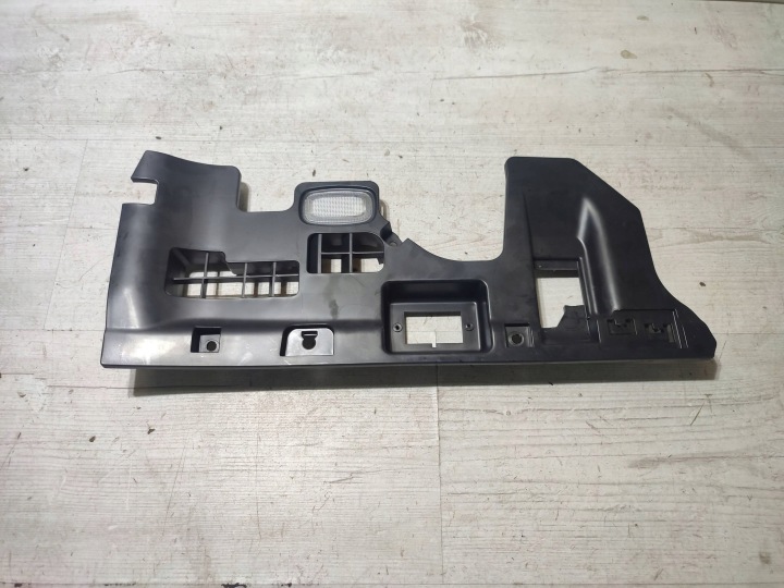 Mercedes GLA W156 15r prednji dio lijeva element armature rozdzielczej dol