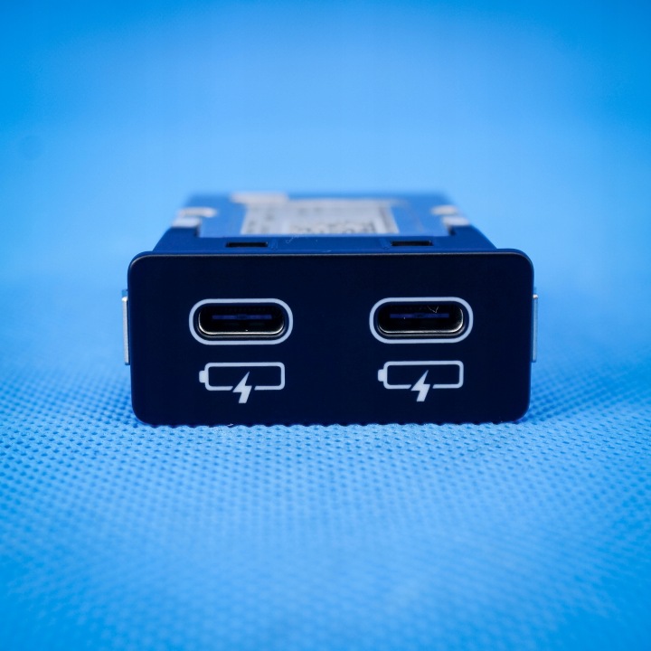 Przylacze port USB BMW 5 G30 8711938 84105A84160 5A84160 59km