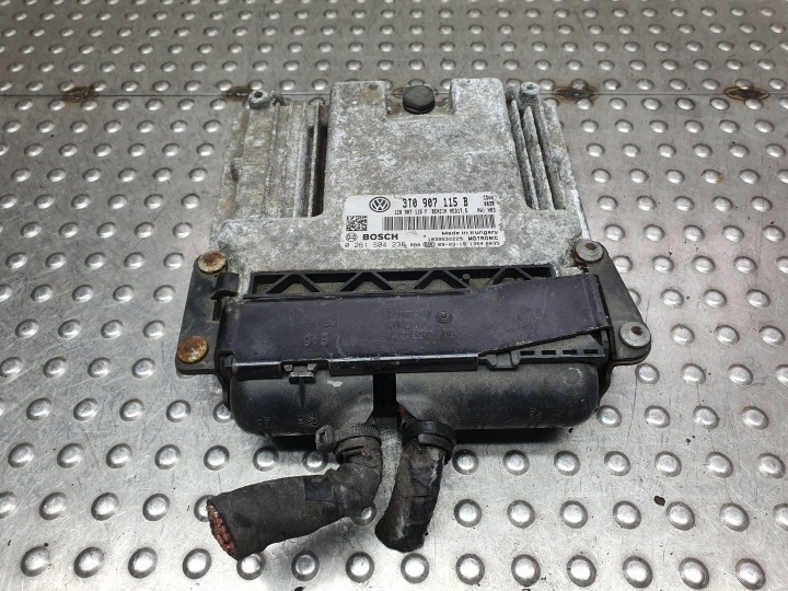 kompjuter računalo kompjuter računalo motora 3T0907115B 0261S04236 SKODA SUPERB 1.8 TFSI