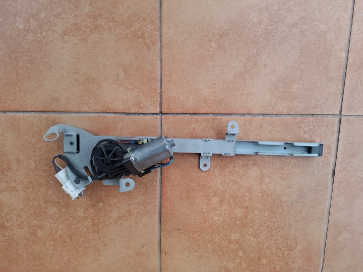 PODAJNIK supports left MERCEDES CLK W209 2038600182