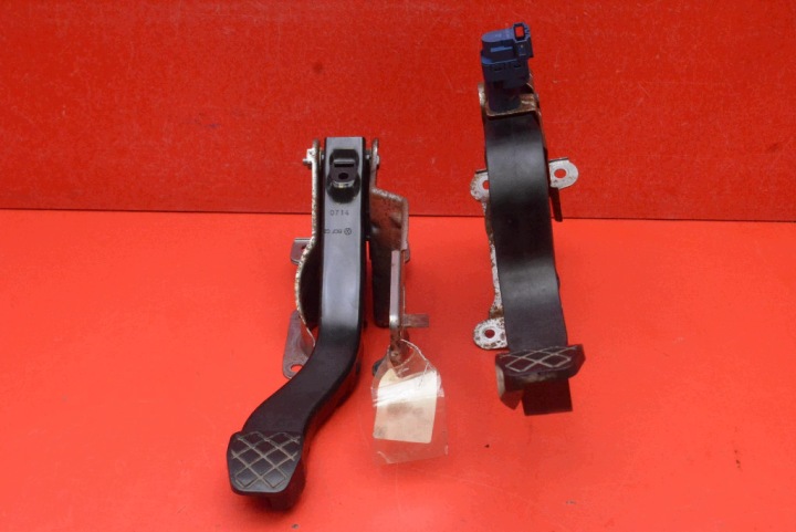 PEDAL pedali , pedale frizione freno 1S1721059G VW UP 1 e 1.0 12V 60 KM 11-20