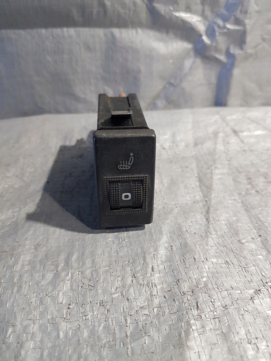 AUDI A8D2 ovladac GRZANIA sedačka 4D0963563B
