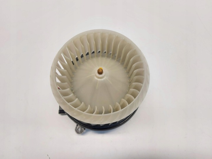 Porsche Taycan 4S 9J1 2021r grijanje rešetka ventilacije 51597-104
