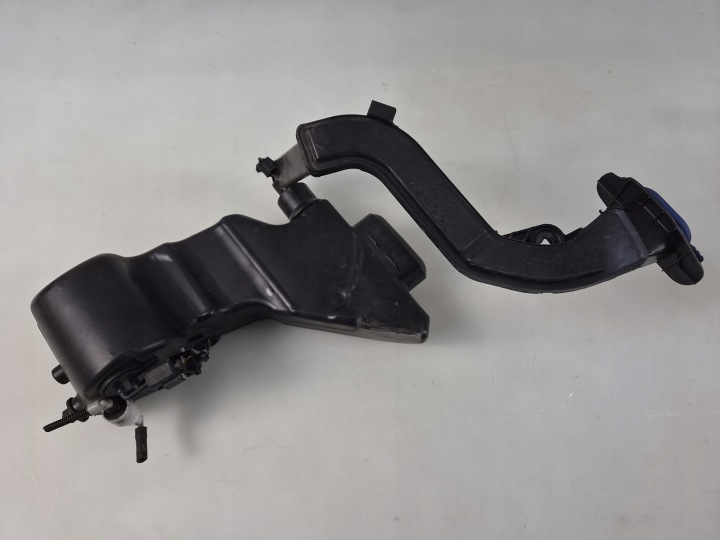 Behälter des Gasses do Spritzdüse MERCEDES GLC X253 C253 W253 A2058600160