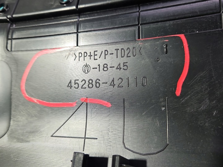CONSTRUCTION DU DIRECTEUR DE LA COLONNE DE TOYOTA RAV4 IV 11