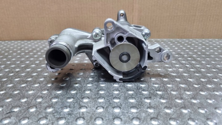 Pompa ausiliaria acqua motore L1BG-8501-AA PUMA MK2 FOCUS MK4 FIESTA 8 C-MAX MK3 1.0 ECOBOOST