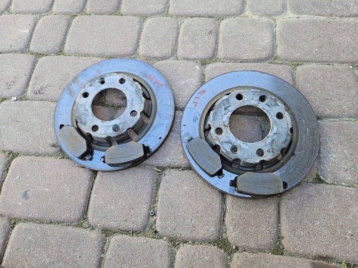 Bremsscheibe heck hinten Brems- + Beläge Bremsbeläge Original 1.2i HN05 hinten Opel Astra L