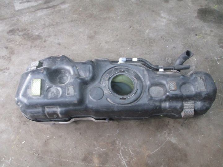 spremnik goriva rezervoar rezervoar HYUNDAI KONA 1,6HYB 31150-CM000