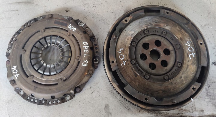 OPEL ASTRA H 1.8 16V Z18XEP wheel flywheel 330000451 pressure plate