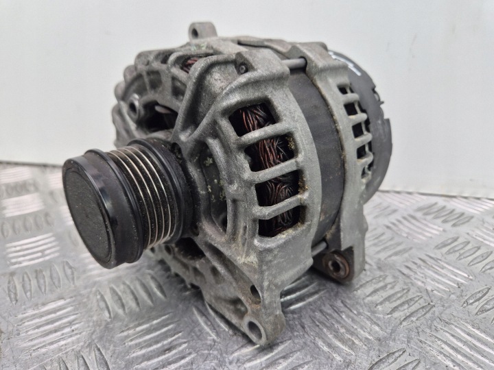 Mercedes A200 W176 1.6 alternator A0009061903 M270.910