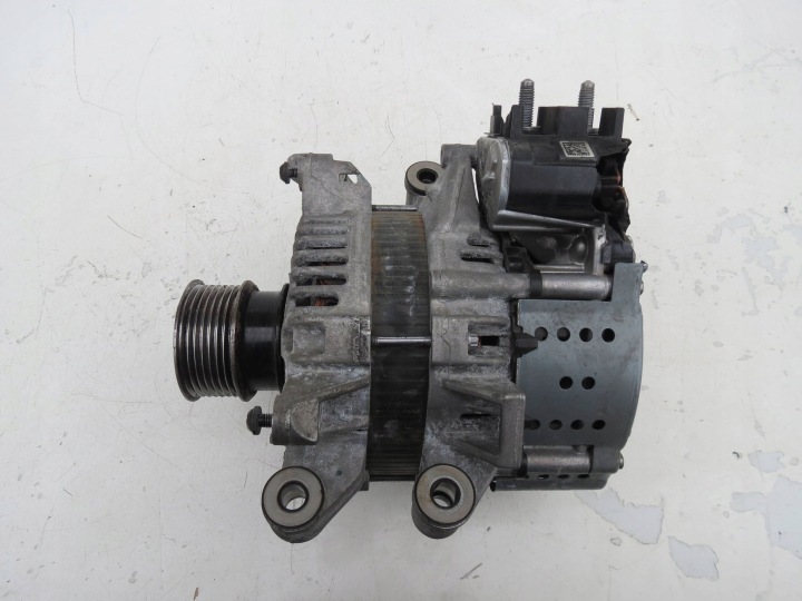 alternatore (danneggiato) VOLVO S90 II V90 II 2.0 D 235KM MILD HYBRID