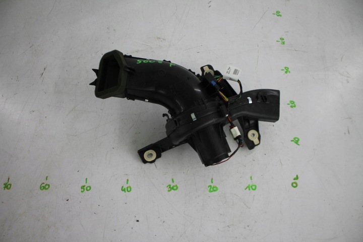 ventilátor DMUCHAWA jobb PEUGEOT 5008 I