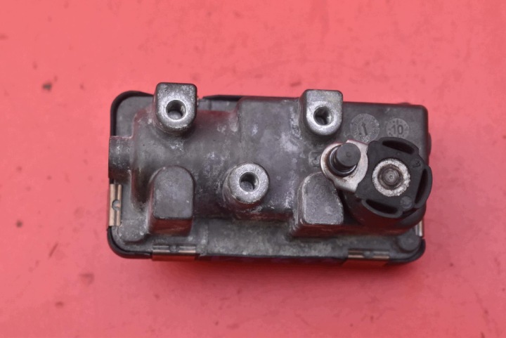regulátor TURBINY 6NW008412 FORD MONDEO MK3 2.0 TDCI 115 KM 03-07
