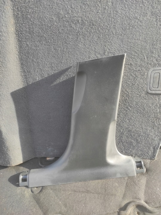 kryt dolní boční SLUPKA pravý předek 8T8867240A AUDI A5 8T 5-D 09-16