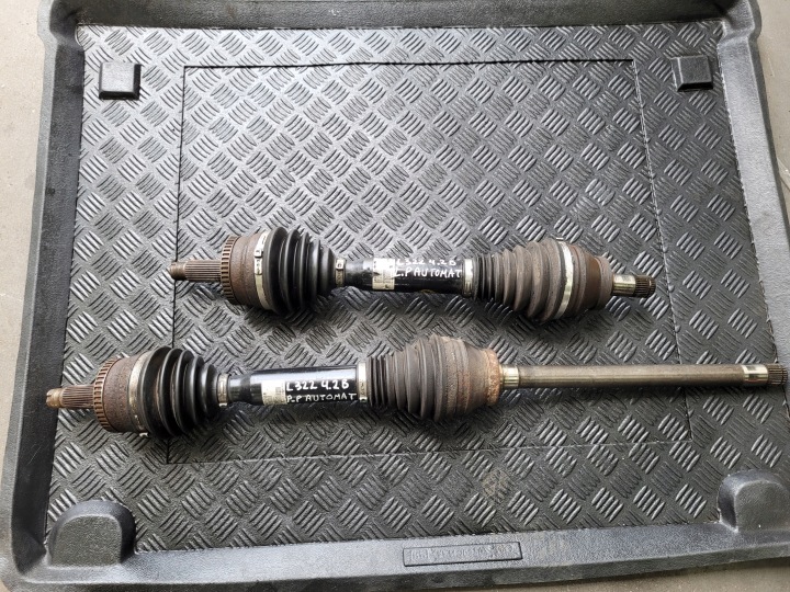 Antriebswelle vorne links rechts 4.2 RANGE ROVER III L322