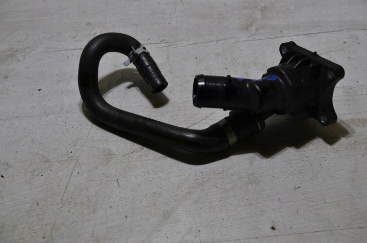 thermostat housing Volvo V40 II lift