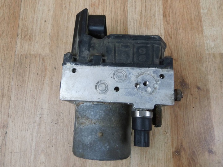 Toyota Avensis T25 T250 pumpa ABS 89541-05100 0265950178
