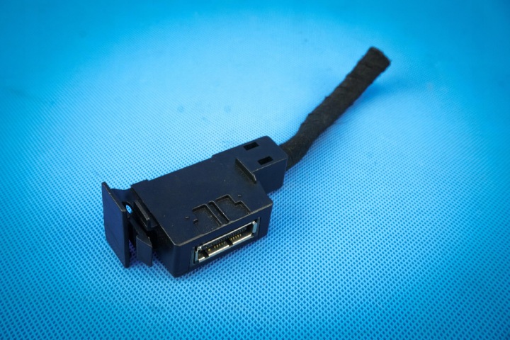 Prise kostka AMI Audi A4 A5 A6 A7 A8 4F0035727
