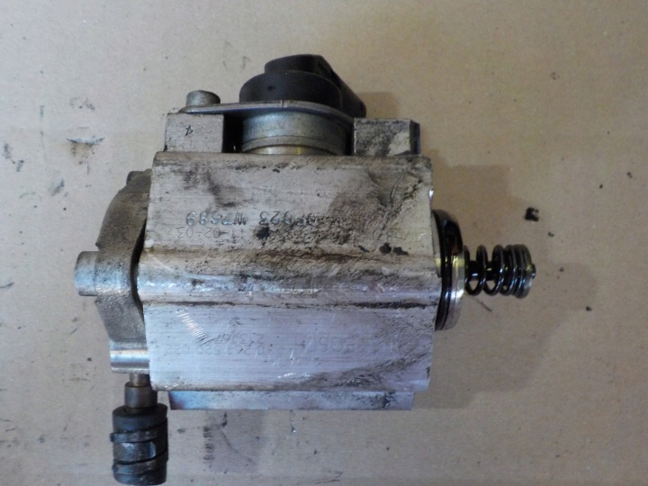 AUDI A4 B6 2.0 fsi org Pompe alimentation carburant 06D127026H