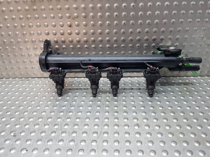 Kraftstoffverteiler Einspritzleiste Einspritzdüse KPL 037906031AA GOLF IV A3 8L TOLEDO II 1.6 8V