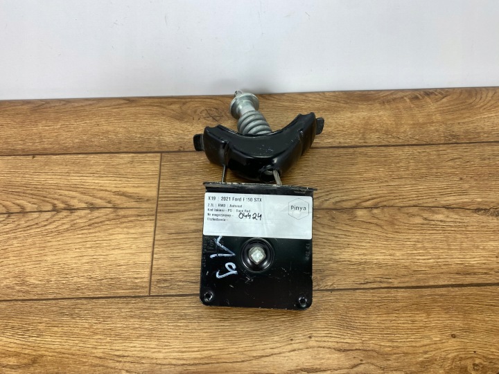 Halter Reifen Räder Reserven- Ford F150 2021+ USA