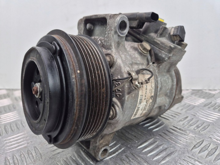 Mercedes C200 CGI W205 compressor of the air conditioning A0008304002