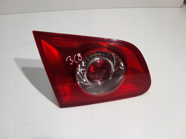 VW PASSAT B6 05R- KOMBI Licht links heck für die Heckklappe 3C9945093