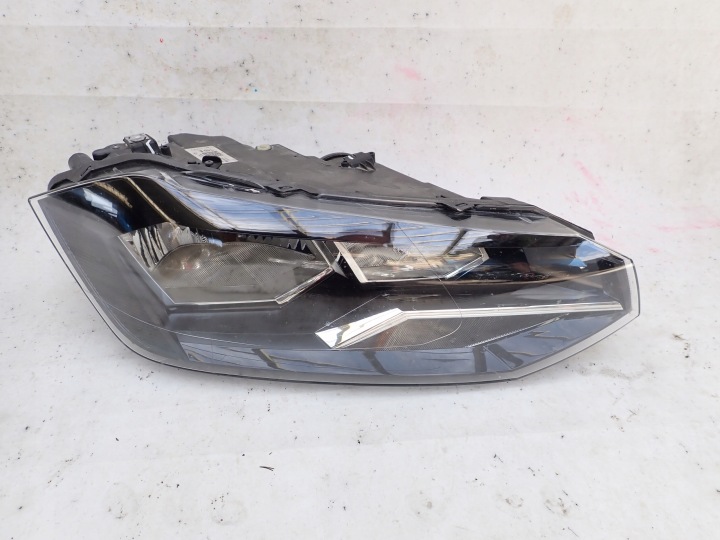 VW POLO 2G VI 17- far desna prednji dio prednja 2G1941006