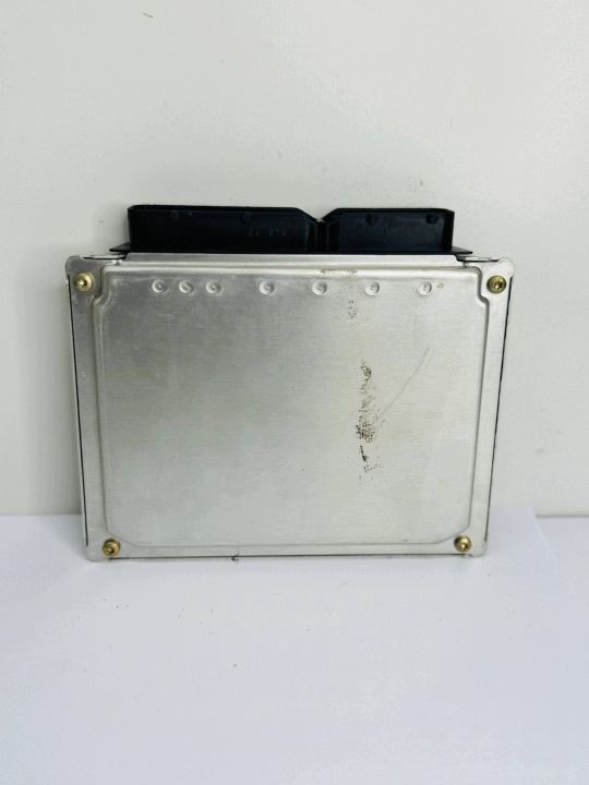Volkswagen PASSAT B5.5 control unit of the engine computer Ecu module 4B0906018DH