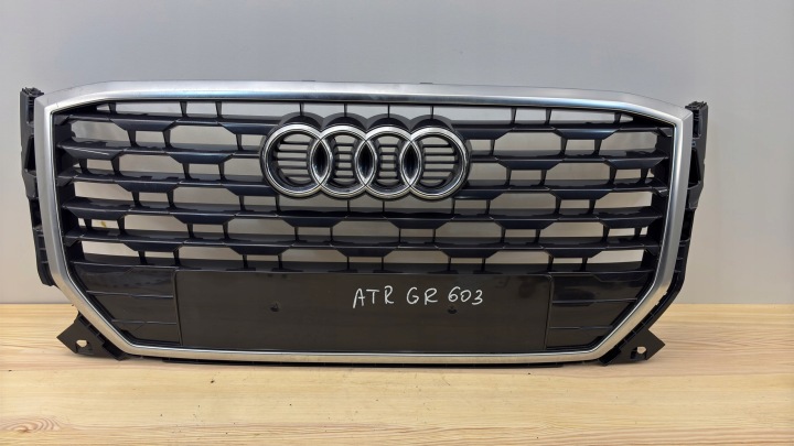 AUDI Q2 GRIGLIA LAKIEROWANA WERSJA 81A853651 ATRGR603